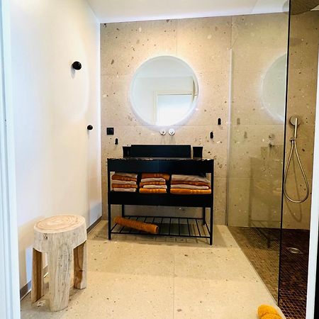 Appartement T3 Lumineux Traversant Totalement Neuf En Face De La Plage Front De Mer Vue Sur Les Iles Vue Mer Panoramique Assuree Residence De La Plage Centre Ville Du Lavandou 3Eme Etage Avec Ascenseur Appartement T3 ル・ラヴァンドゥー エクステリア 写真