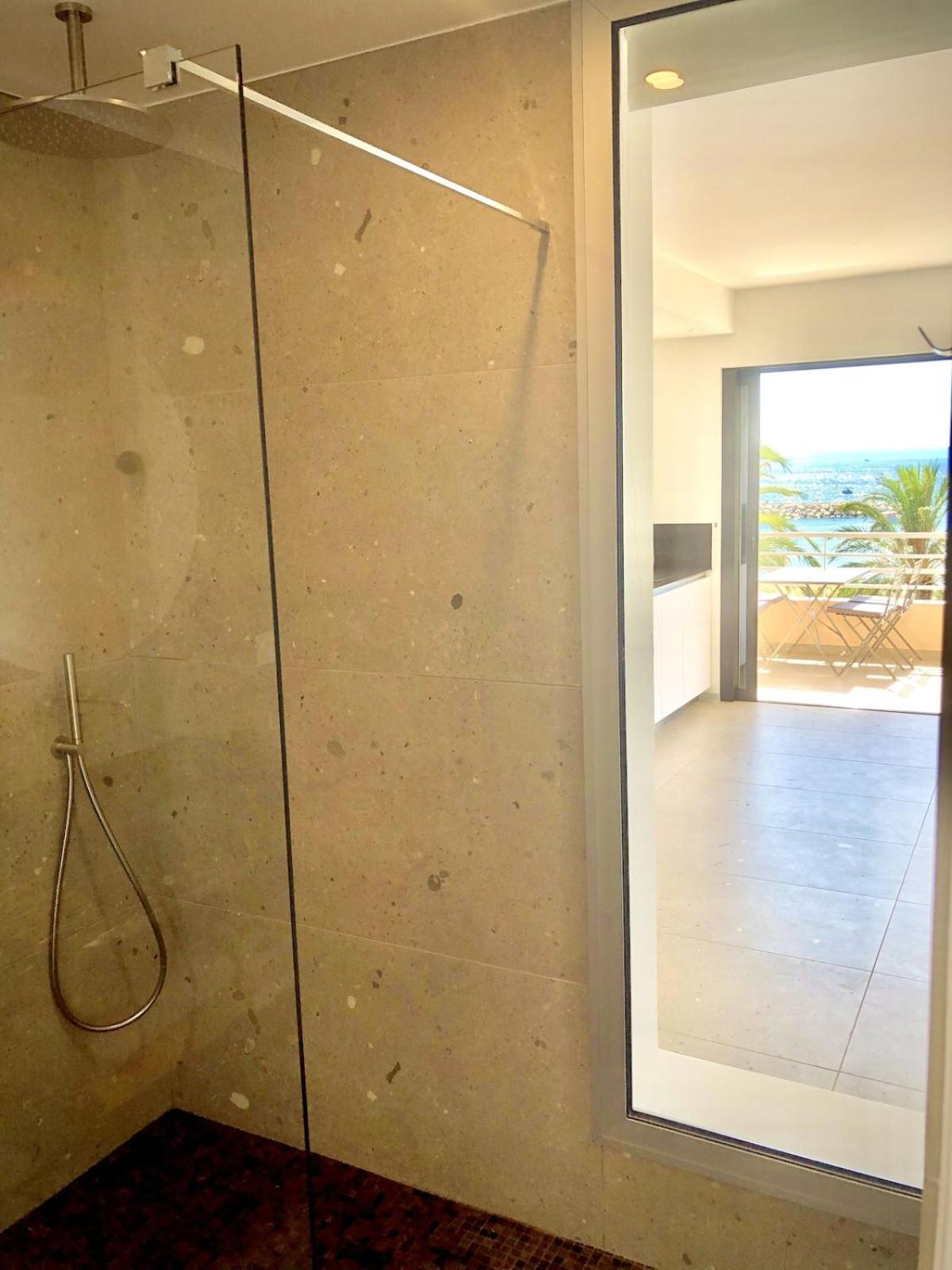 Appartement T3 Lumineux Traversant Totalement Neuf En Face De La Plage Front De Mer Vue Sur Les Iles Vue Mer Panoramique Assuree Residence De La Plage Centre Ville Du Lavandou 3Eme Etage Avec Ascenseur Appartement T3 ル・ラヴァンドゥー エクステリア 写真