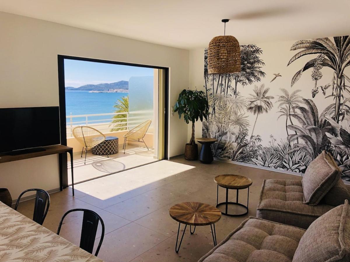 Appartement T3 Lumineux Traversant Totalement Neuf En Face De La Plage Front De Mer Vue Sur Les Iles Vue Mer Panoramique Assuree Residence De La Plage Centre Ville Du Lavandou 3Eme Etage Avec Ascenseur Appartement T3 ル・ラヴァンドゥー エクステリア 写真