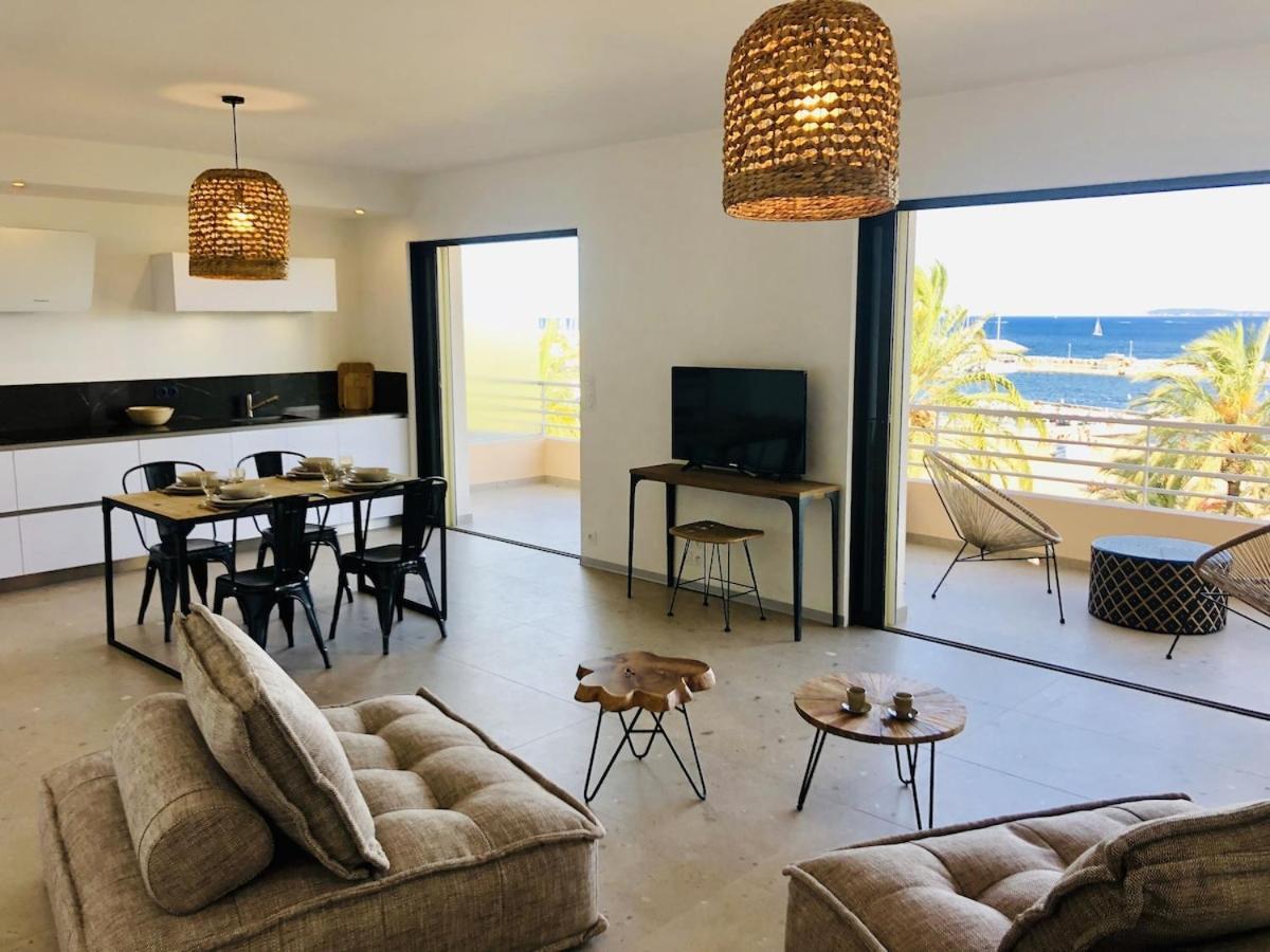 Appartement T3 Lumineux Traversant Totalement Neuf En Face De La Plage Front De Mer Vue Sur Les Iles Vue Mer Panoramique Assuree Residence De La Plage Centre Ville Du Lavandou 3Eme Etage Avec Ascenseur Appartement T3 ル・ラヴァンドゥー エクステリア 写真