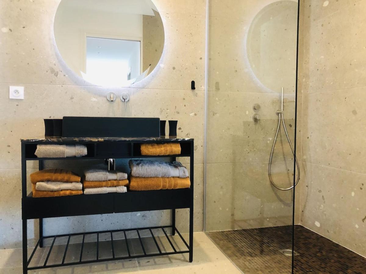 Appartement T3 Lumineux Traversant Totalement Neuf En Face De La Plage Front De Mer Vue Sur Les Iles Vue Mer Panoramique Assuree Residence De La Plage Centre Ville Du Lavandou 3Eme Etage Avec Ascenseur Appartement T3 ル・ラヴァンドゥー エクステリア 写真