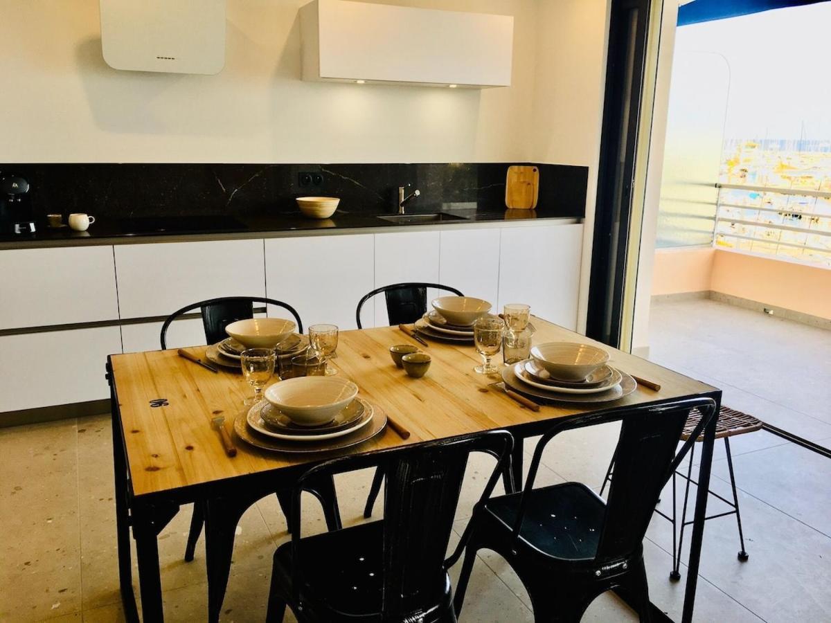 Appartement T3 Lumineux Traversant Totalement Neuf En Face De La Plage Front De Mer Vue Sur Les Iles Vue Mer Panoramique Assuree Residence De La Plage Centre Ville Du Lavandou 3Eme Etage Avec Ascenseur Appartement T3 ル・ラヴァンドゥー エクステリア 写真