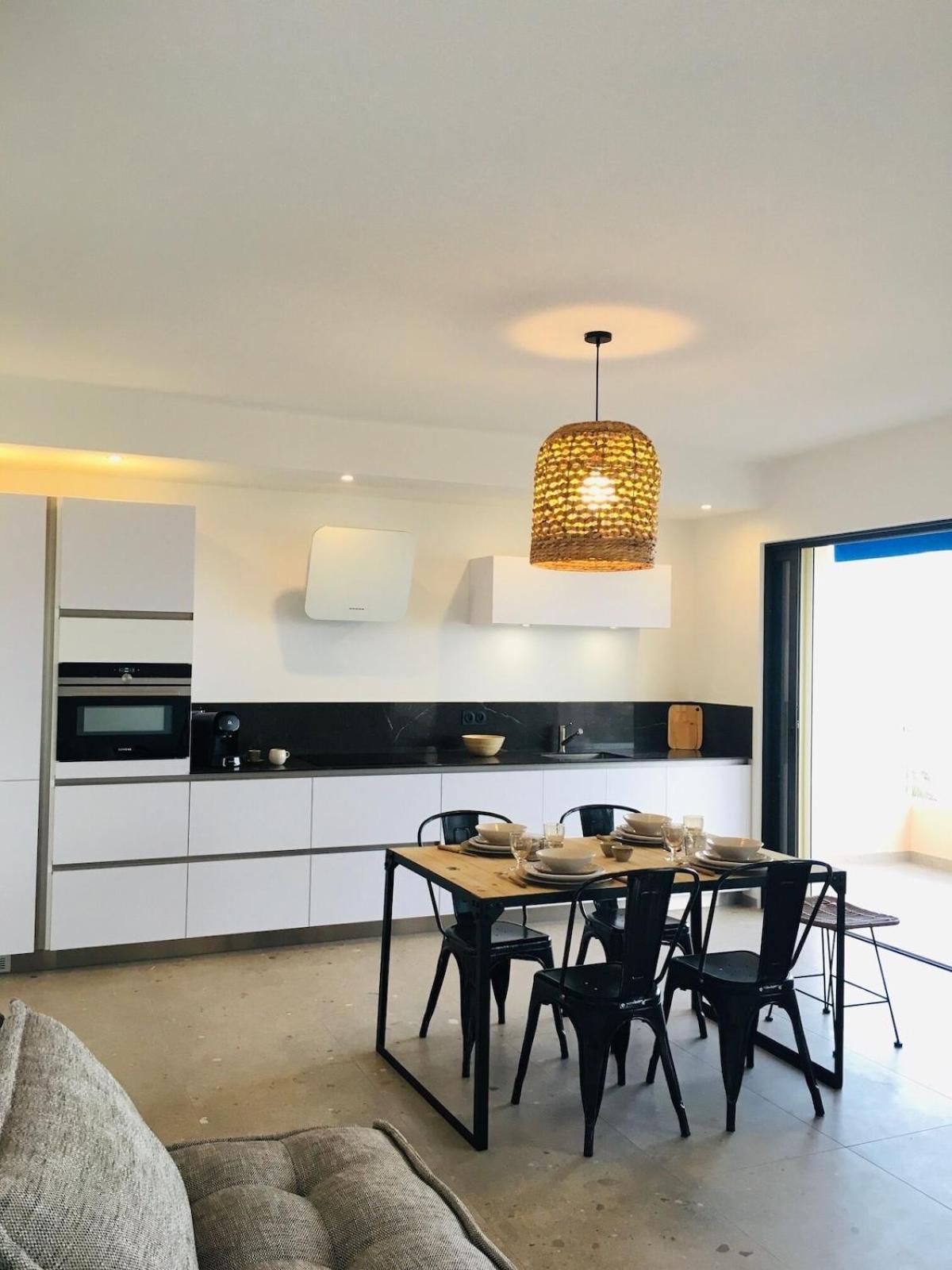 Appartement T3 Lumineux Traversant Totalement Neuf En Face De La Plage Front De Mer Vue Sur Les Iles Vue Mer Panoramique Assuree Residence De La Plage Centre Ville Du Lavandou 3Eme Etage Avec Ascenseur Appartement T3 ル・ラヴァンドゥー エクステリア 写真