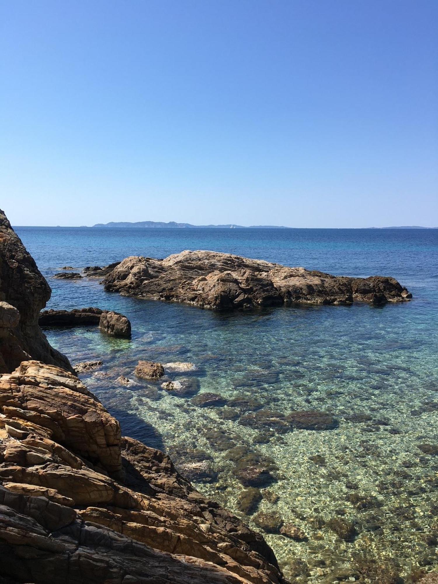 Appartement T3 Lumineux Traversant Totalement Neuf En Face De La Plage Front De Mer Vue Sur Les Iles Vue Mer Panoramique Assuree Residence De La Plage Centre Ville Du Lavandou 3Eme Etage Avec Ascenseur Appartement T3 ル・ラヴァンドゥー エクステリア 写真