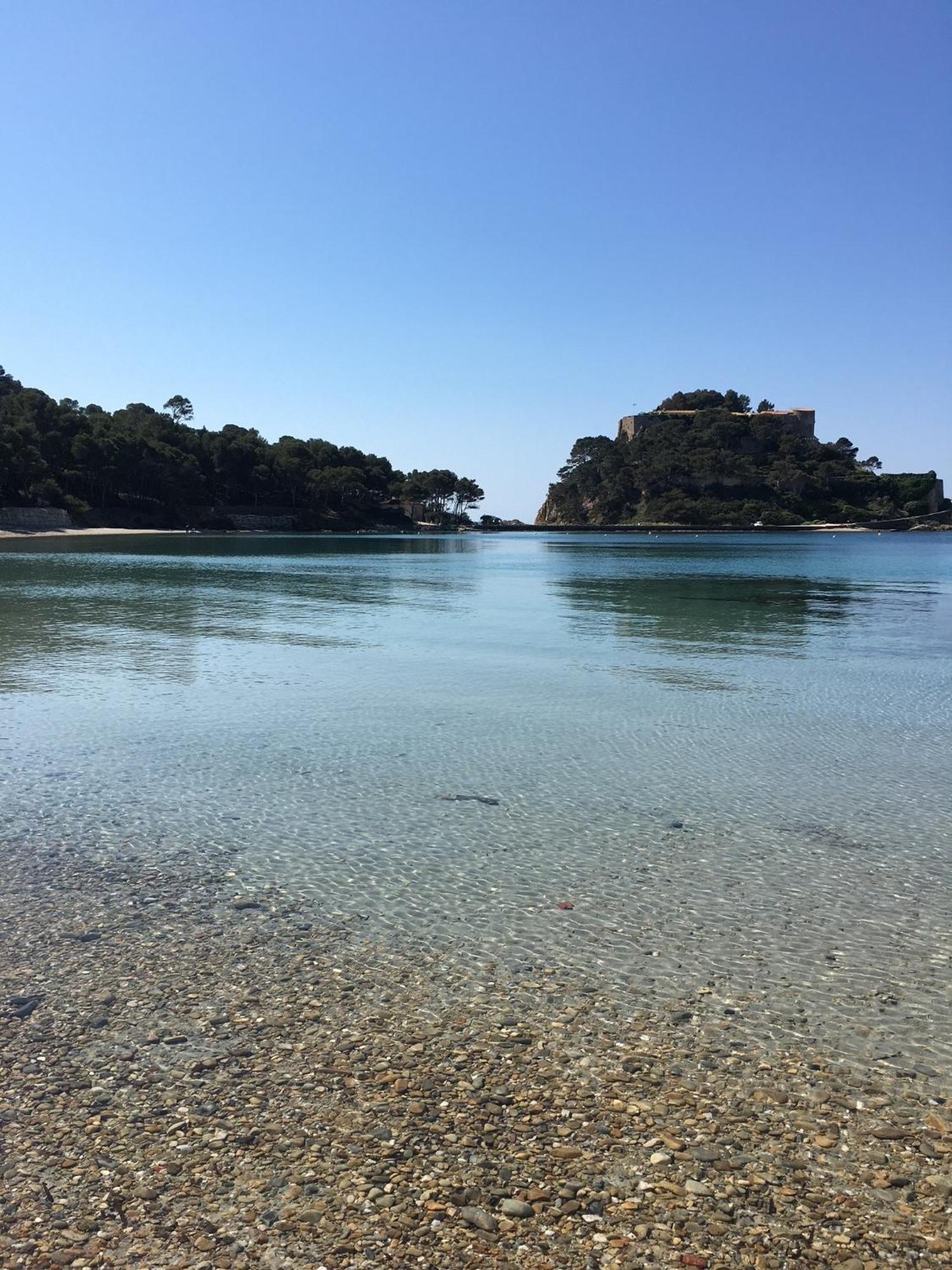 Appartement T3 Lumineux Traversant Totalement Neuf En Face De La Plage Front De Mer Vue Sur Les Iles Vue Mer Panoramique Assuree Residence De La Plage Centre Ville Du Lavandou 3Eme Etage Avec Ascenseur Appartement T3 ル・ラヴァンドゥー エクステリア 写真