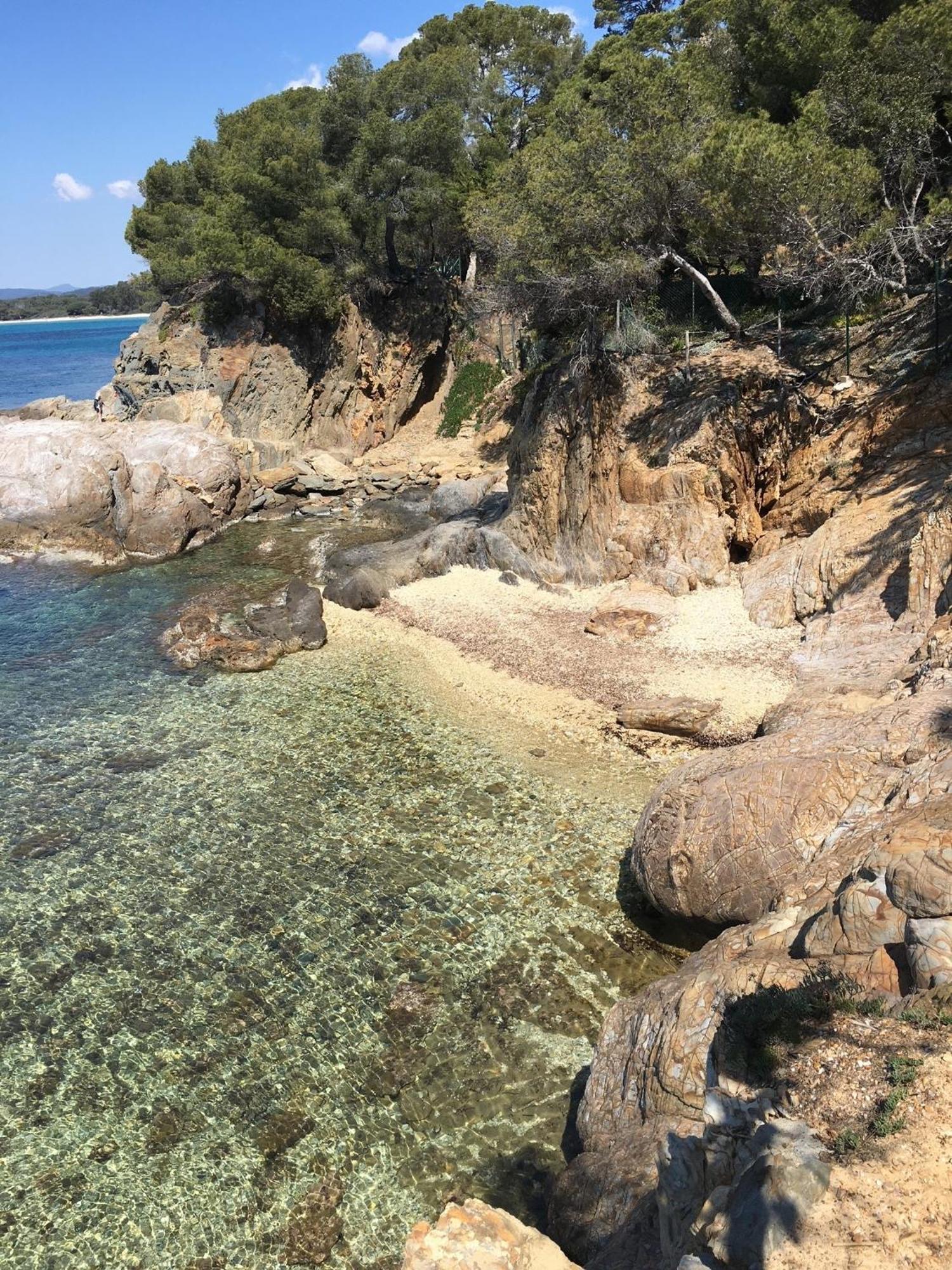 Appartement T3 Lumineux Traversant Totalement Neuf En Face De La Plage Front De Mer Vue Sur Les Iles Vue Mer Panoramique Assuree Residence De La Plage Centre Ville Du Lavandou 3Eme Etage Avec Ascenseur Appartement T3 ル・ラヴァンドゥー エクステリア 写真