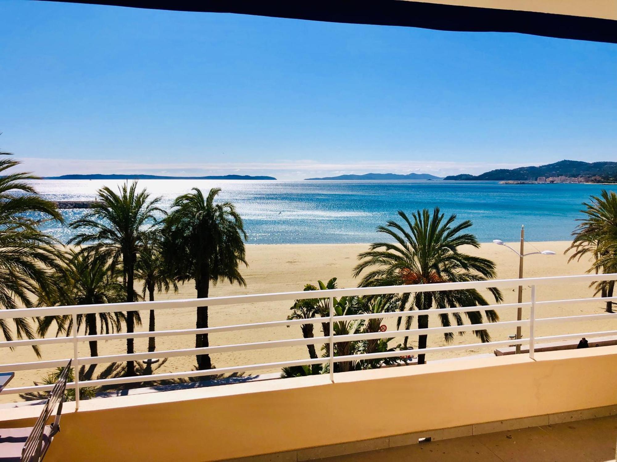 Appartement T3 Lumineux Traversant Totalement Neuf En Face De La Plage Front De Mer Vue Sur Les Iles Vue Mer Panoramique Assuree Residence De La Plage Centre Ville Du Lavandou 3Eme Etage Avec Ascenseur Appartement T3 ル・ラヴァンドゥー エクステリア 写真